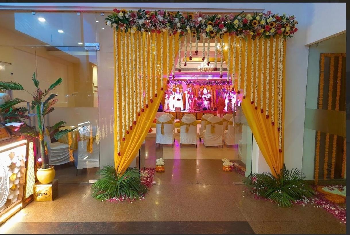 Madhuban Hotel , New Delhi Bagian luar foto